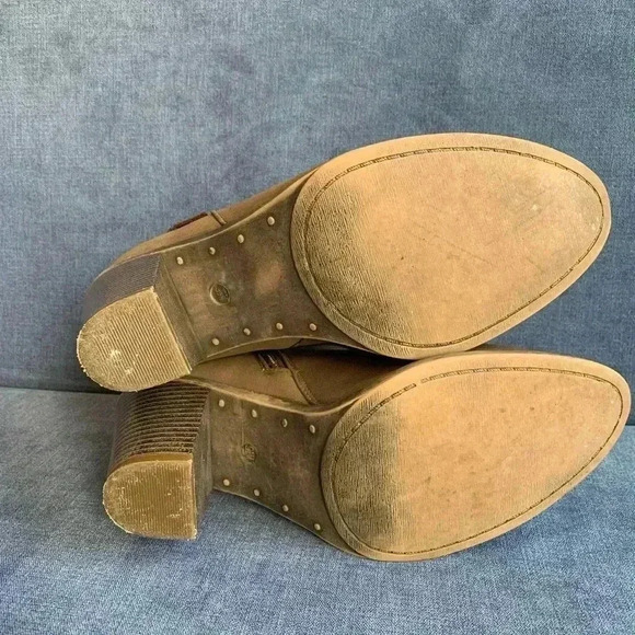 Woman’s New@titude Brown Suede Strappy Block Heel Ankle Zip Booties Size 9.5 - Picture 9 of 11